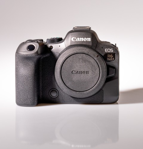 Canon eos mark body - eos,